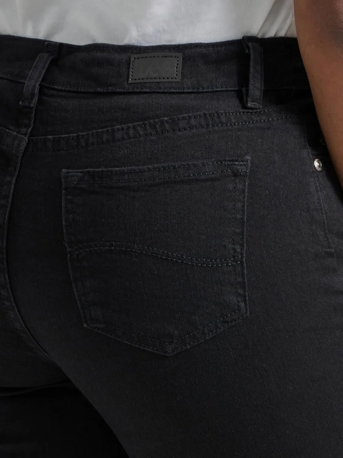 Lee Women's Relaxed Fit Straight Leg Jean